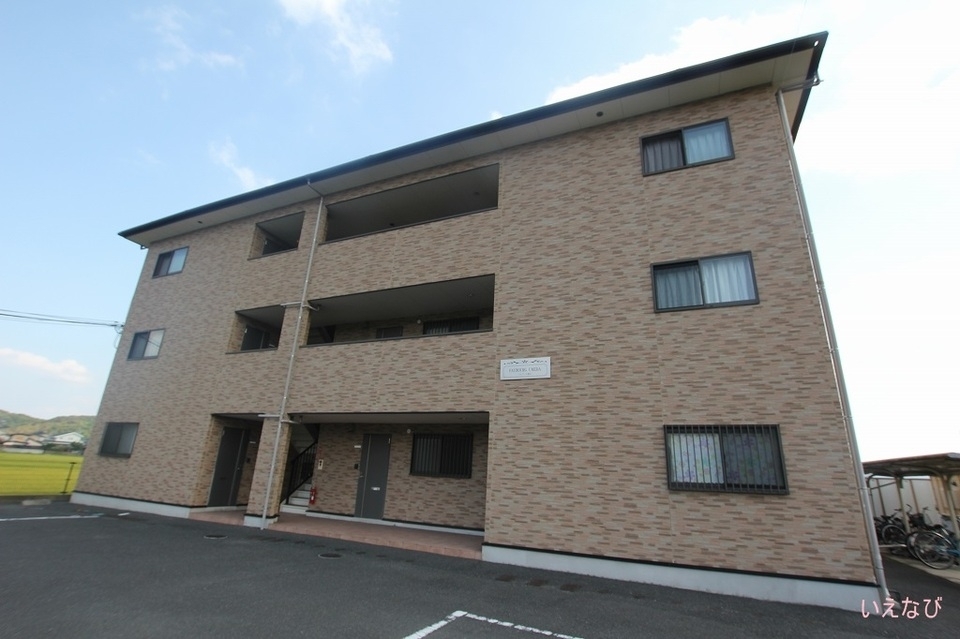 道上駅より徒歩10分 築20年8ヶ月 3階建の賃貸物件