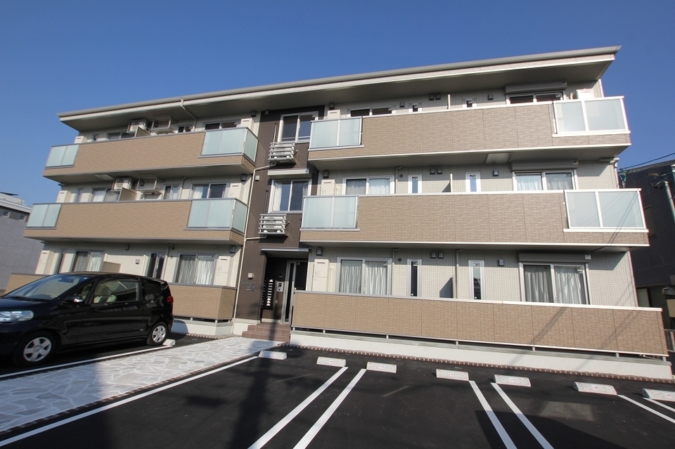 湯田村駅より徒歩10分 築7年1ヶ月 3階建の賃貸物件