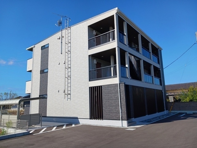 讃岐塩屋駅よりバス9分 徒歩5分 築1年5ヶ月 2階建の賃貸物件