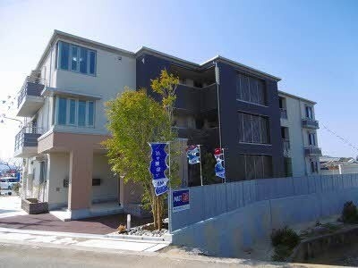 金蔵寺駅より徒歩20分 築8年9ヶ月 3階建の賃貸物件