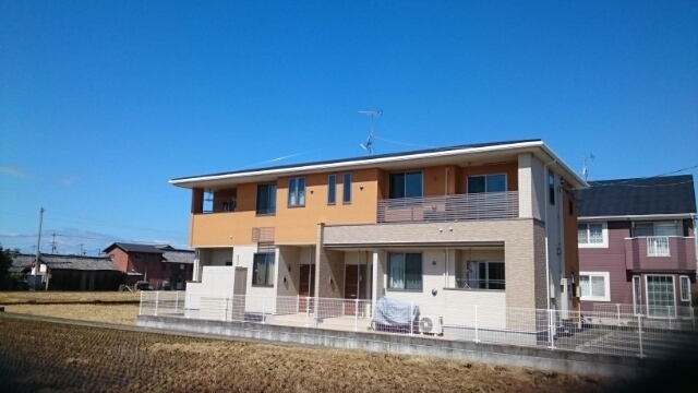 岡田駅よりバス8分 徒歩8分 築18年5ヶ月 2階建の賃貸物件