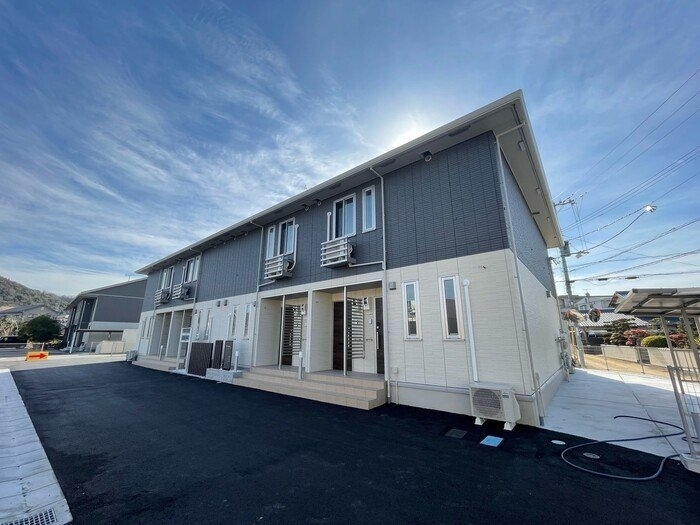 志度駅より徒歩10分 築2年10ヶ月 2階建の賃貸物件