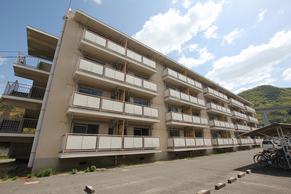 三原駅より徒歩145分 築57年3ヶ月 4階建の賃貸物件