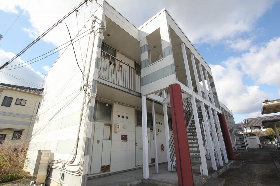 鵜飼駅より徒歩10分 築26年7ヶ月 2階建の賃貸物件