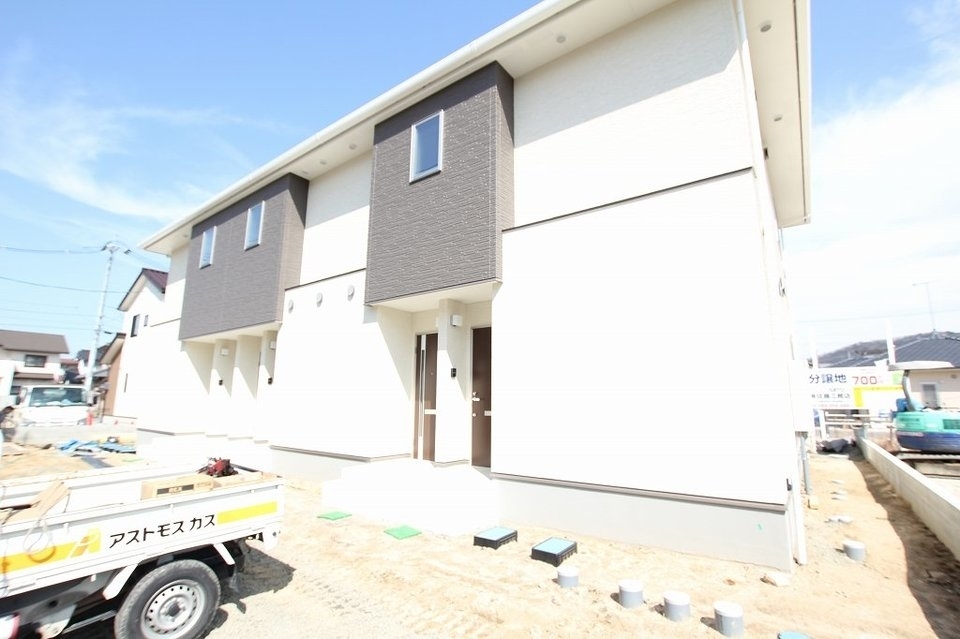 神辺駅より徒歩5分 築7年8ヶ月 2階建の賃貸物件