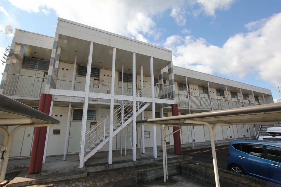 鵜飼駅より徒歩10分 築26年7ヶ月 2階建の賃貸物件