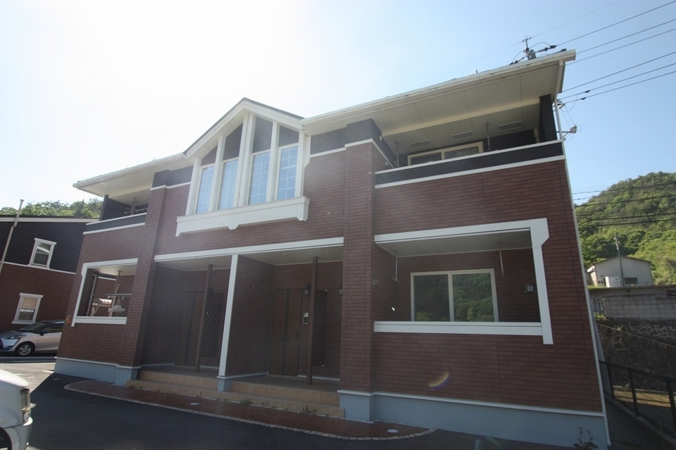 下川辺駅よりバス10分 徒歩5分 築10年8ヶ月 2階建の賃貸物件