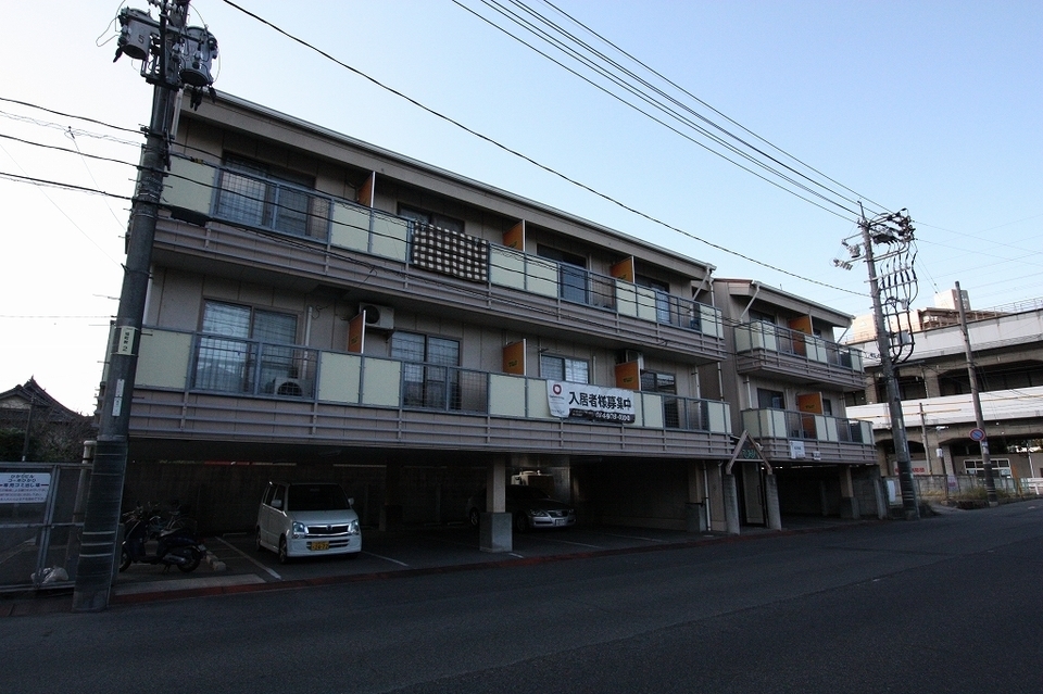 福山駅より徒歩15分 築31年8ヶ月 3階建の賃貸物件