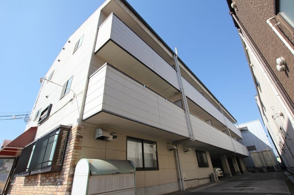 神辺駅より徒歩15分 築24年7ヶ月 3階建の賃貸物件
