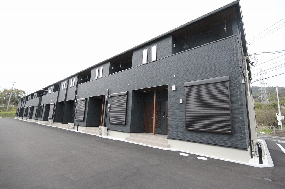里庄駅より徒歩23分 築1年8ヶ月 2階建の賃貸物件
