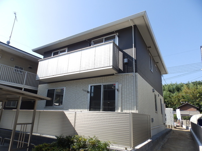 尾道駅よりバス18分 徒歩15分 築8年1ヶ月 2階建の賃貸物件