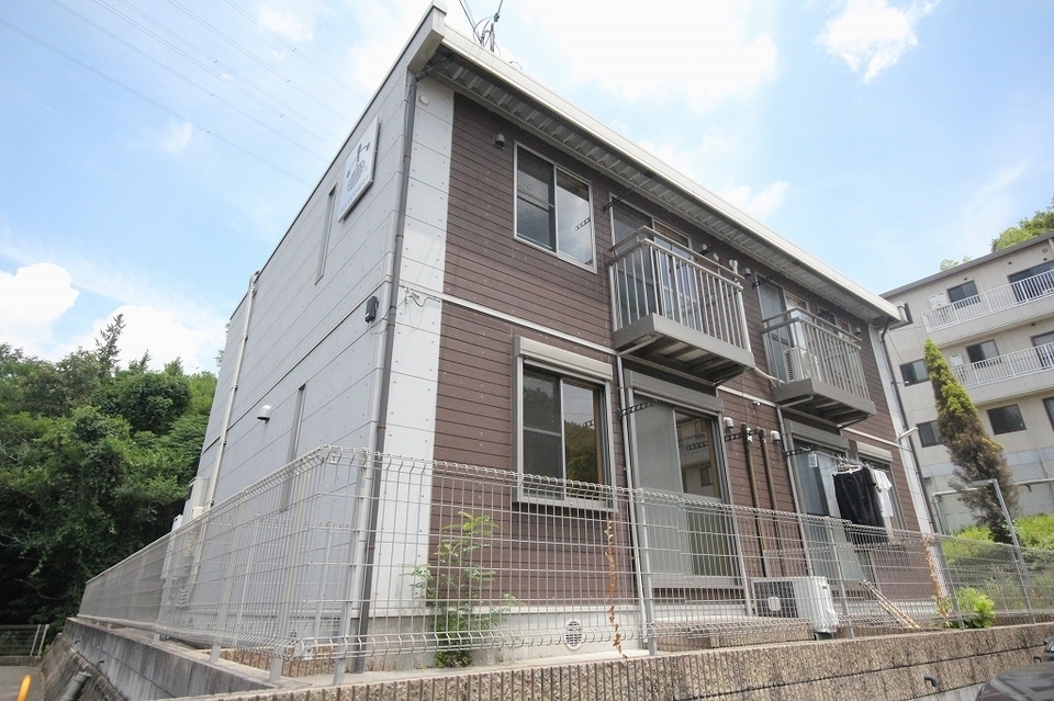 尾道駅より徒歩60分 築17年8ヶ月 2階建の賃貸物件