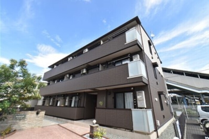 富水駅より徒歩1分 築9年11ヶ月 3階建の賃貸物件