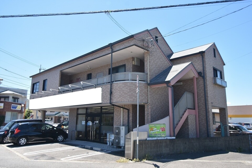 勝瑞駅より徒歩15分 築26年2ヶ月 2階建の賃貸物件