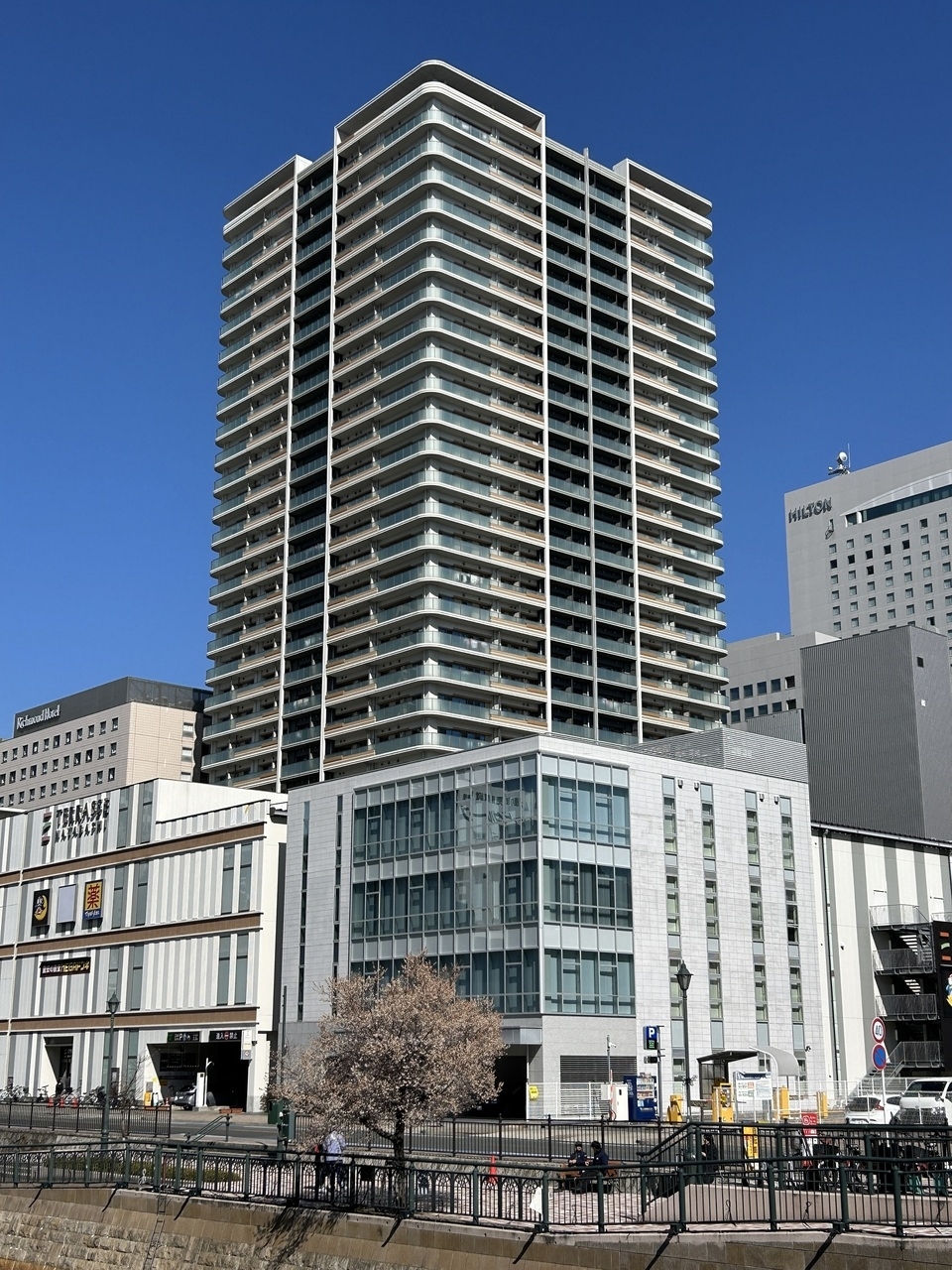 伏見駅より徒歩6分 築9年3ヶ月 29階建の賃貸物件