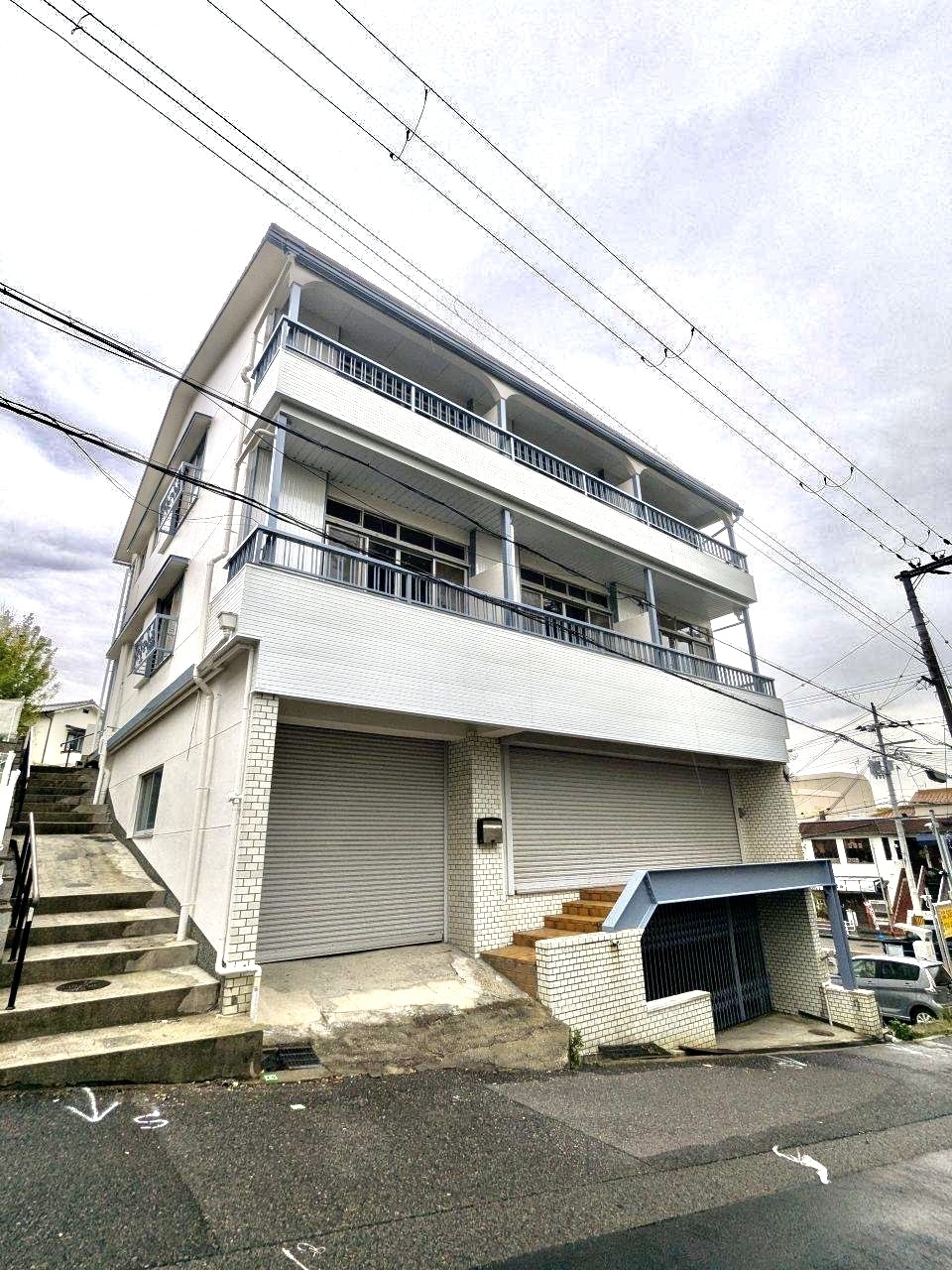 長田駅より徒歩18分 築53年3ヶ月 4階建の賃貸物件
